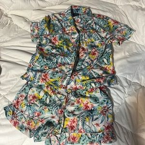 This is a silky sleep set with an exotic, floral design.